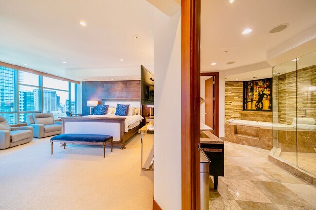 Building Photo - 2Bd/2.5Ba Seattle  Penthouse