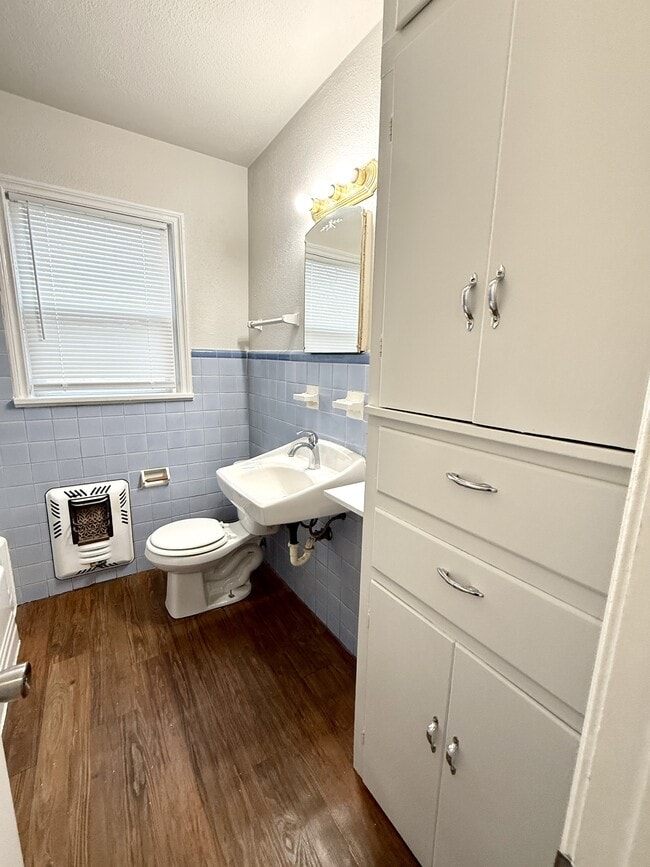 Building Photo - 33 8th Ave NW