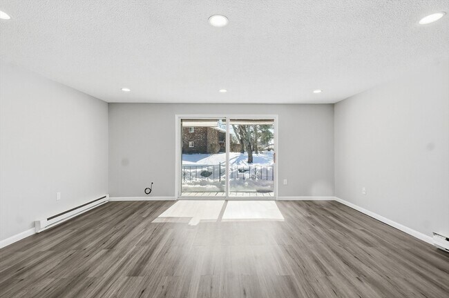 Building Photo - 18 Fountain Ln