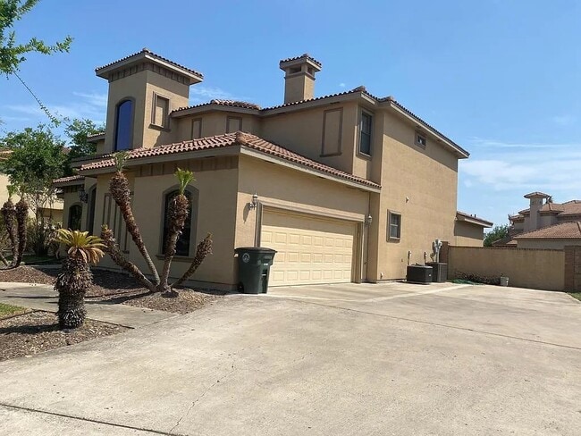 Building Photo - 3901 El Jardin St