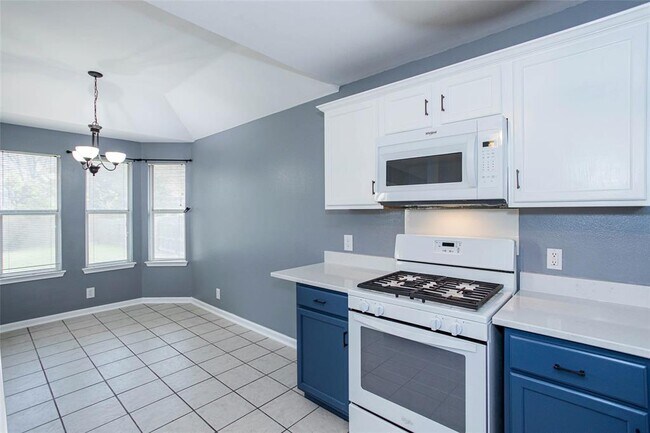 Building Photo - 814 Lantana Dr