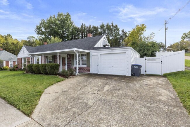 Building Photo - 2 Bedroom 1 Bath Duplex Located in Kingsport, TN