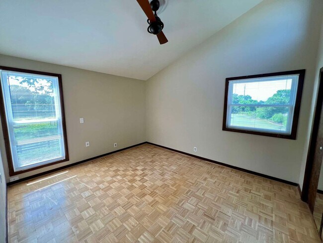 Building Photo - Cabin Style Home on Equestrian Farm *Priva...