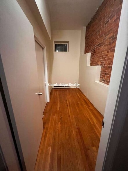 Building Photo - 458 Park Dr