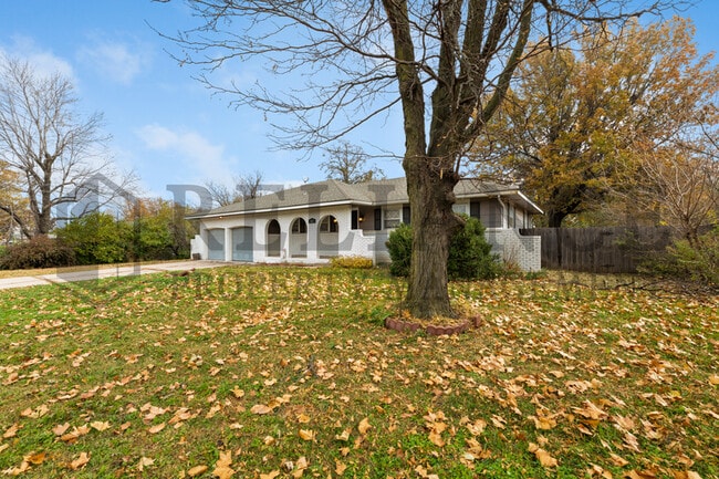 Building Photo - 512 Cindy St