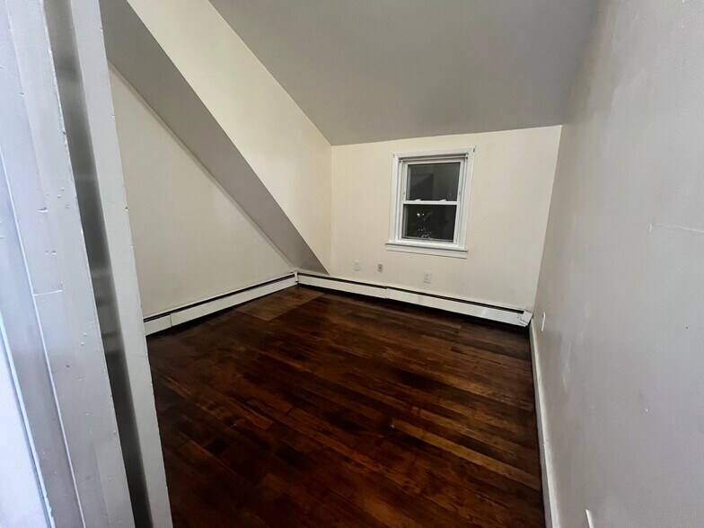 Building Photo - 129 Bradstreet Ave