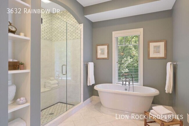 Building Photo - 3632 Rainbow Dr