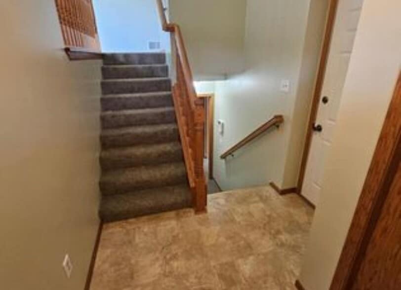Building Photo - 1781 Rush Point Dr Cir W