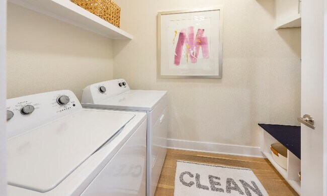 Building Photo - Up to 6 Weeks Free + Luxury Living Awaits!