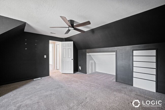 Building Photo - 5155 Saguaro Dr