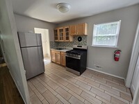 Building Photo - 3 Bedroom, 1 Bathroom, Plus enclosed porch