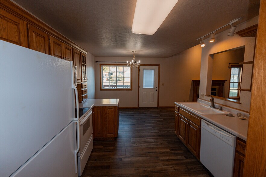 Building Photo - 1004 N 10th St