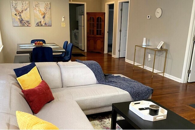 Building Photo - 1111 Mathews St SW