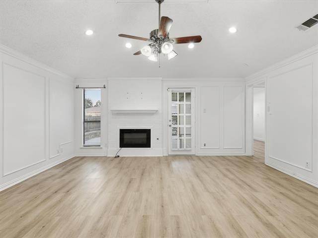 Building Photo - 2050 Lorient Dr