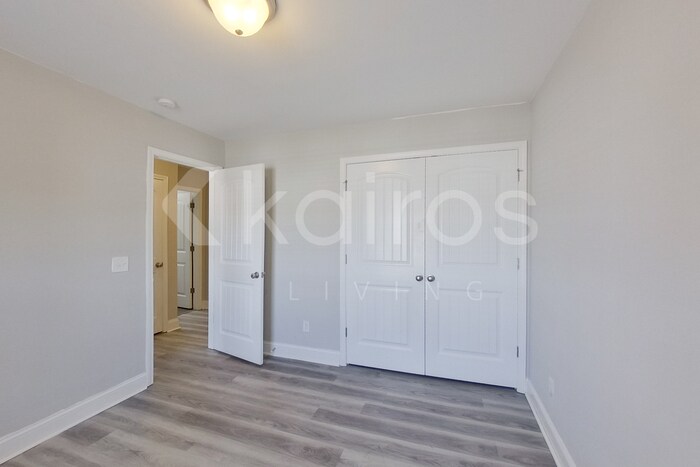 Building Photo - 106 Regis Way