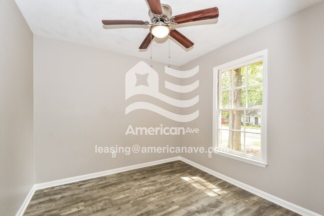 Building Photo - 449 Parlock Rd