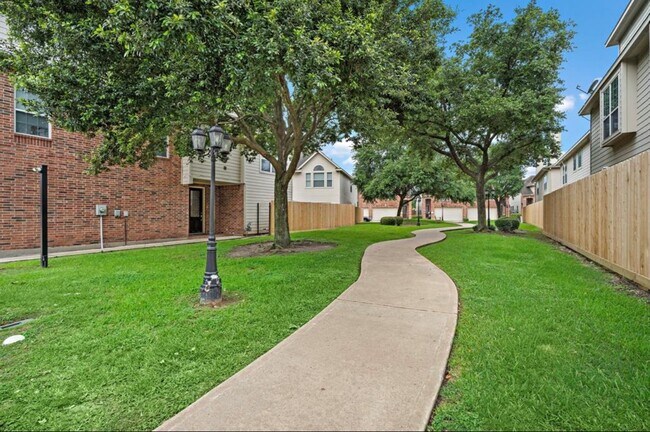 Building Photo - 6222 Skyline Dr