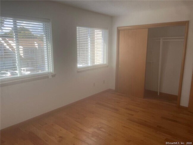 Building Photo - 10 MacIntosh Ln