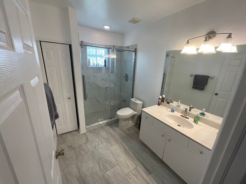 Building Photo - 929 Bolivia Dr