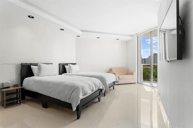 Building Photo - 19500 Turnberry Way