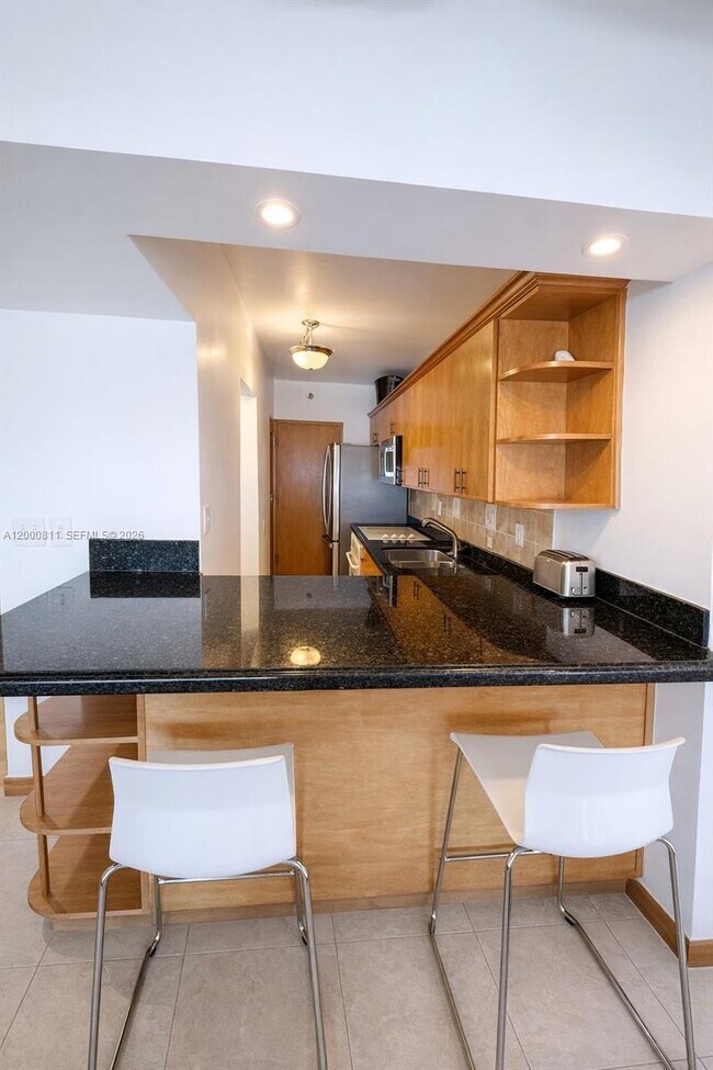 Building Photo - 100 Lincoln Rd