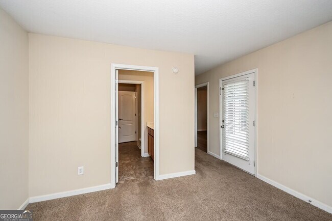 Building Photo - 14 Courtyard Ln