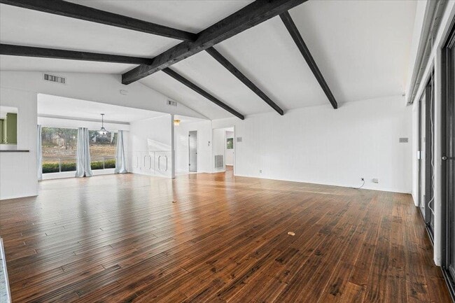 Building Photo - 313 Comet