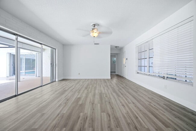 Building Photo - 321 E Chaminade Dr