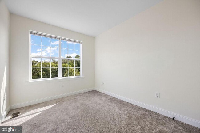 Building Photo - 611 Pony Ln