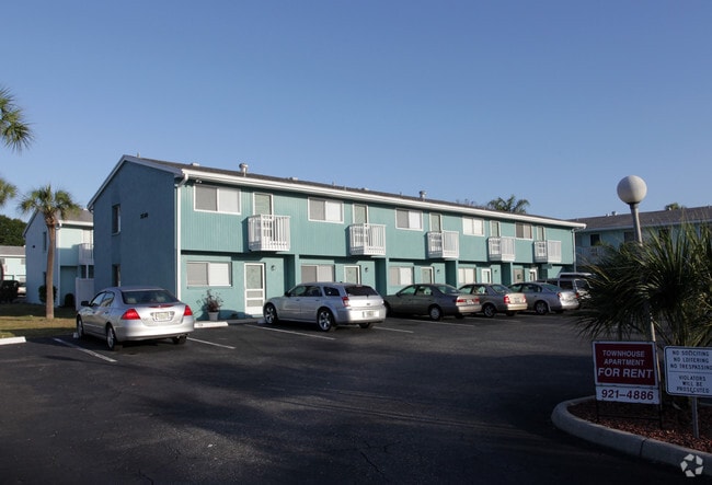 3535 Bee Ridge Rd - Village Green Apartments