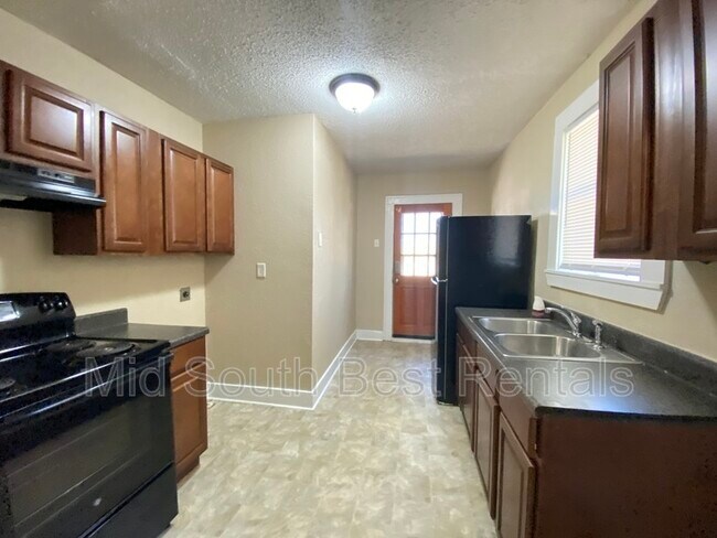 Building Photo - 1510 W 26th St