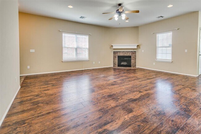 Building Photo - 6005 SE 70th St