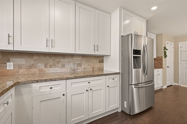 Building Photo - 101 Royal Ct