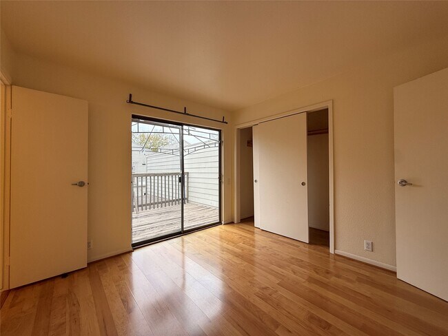 Building Photo - 1629 S Kirkwood Rd