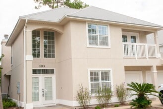 Building Photo - Luxury 3 bedroom 3.5 bath home in GATED co...