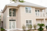 Building Photo - Luxury 3 bedroom 3.5 bath home in GATED community with BOAT SLIP!