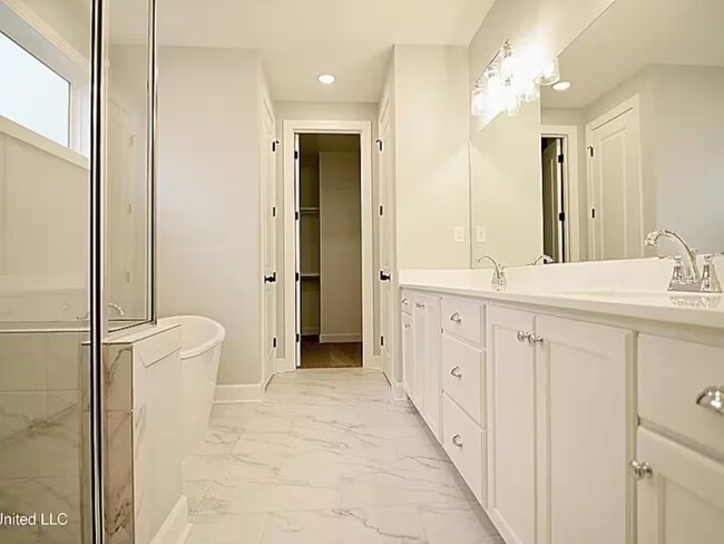 Building Photo - 4 Bedroom 2.5 Bath Furnished Home in Hernando