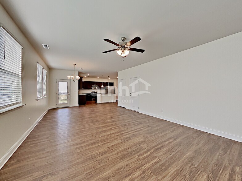 Building Photo - 204 Glenwood Dr