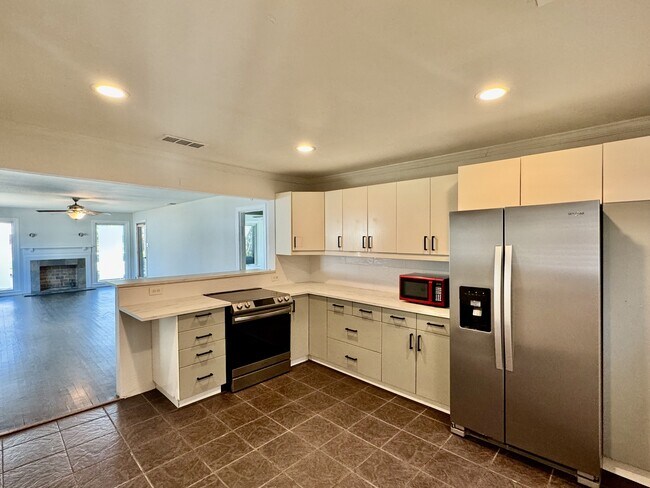 Building Photo - 4518 Capitol Ave