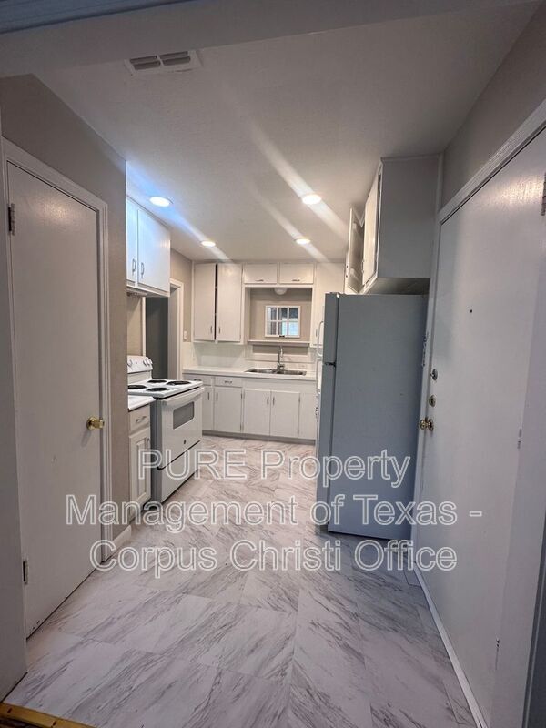 Building Photo - 538 Chase Dr