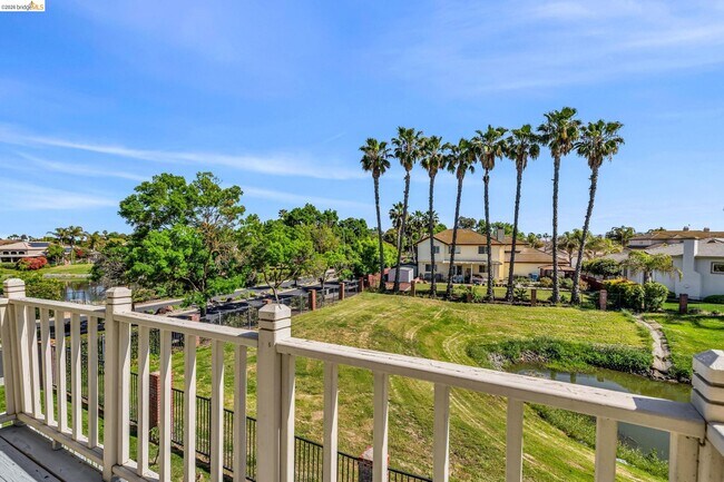 Building Photo - 5650 Edgeview Dr