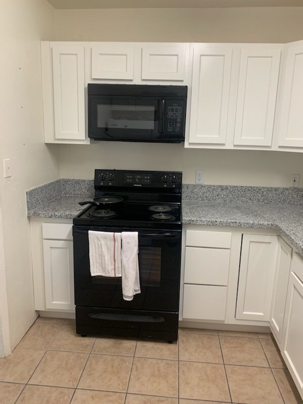 Kitchen - 1727 E 9th St