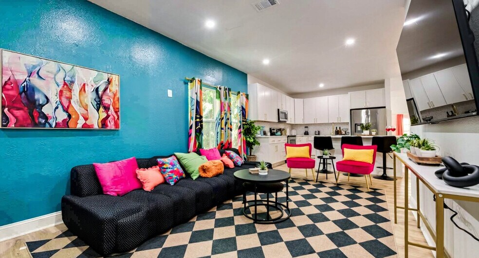 Building Photo - 5624 Eastside Ave