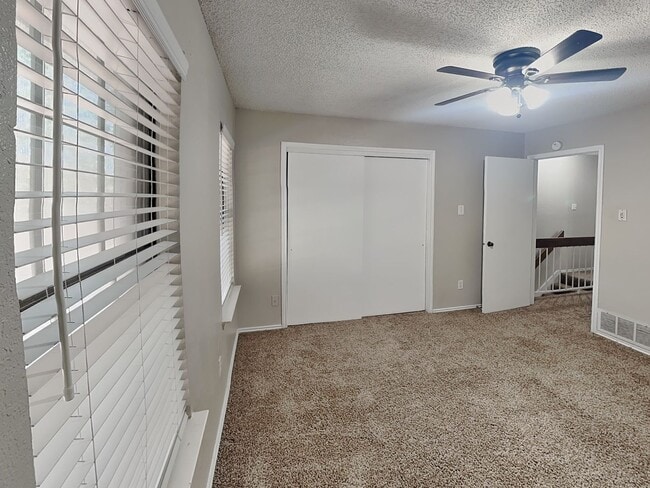 Building Photo - Stylish Candleridge Townhome with Private Patio, HOA Lawn Care & Appliances Included!