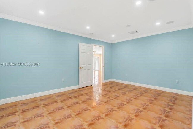 Building Photo - 4370 SW 82nd Ave