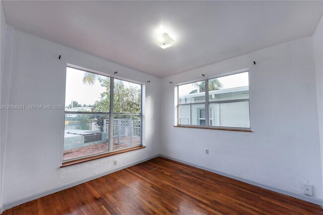 Building Photo - 1255 Marseille Dr