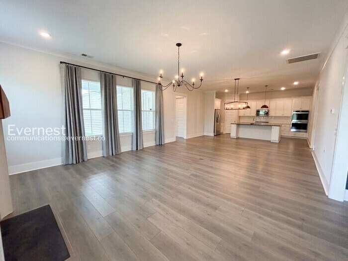 Building Photo - 640 Henry Ln