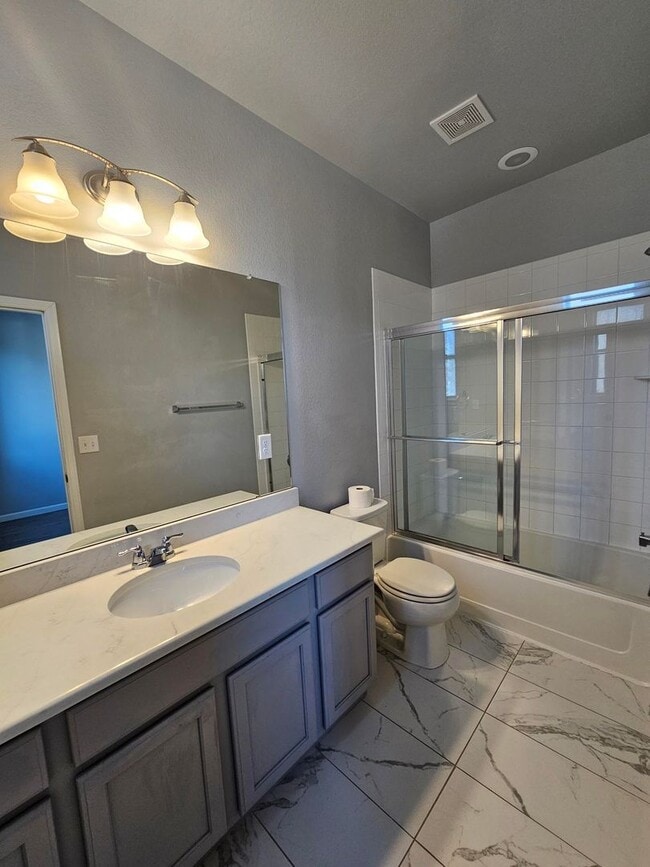 Building Photo - Contemporary townhome in Great Location