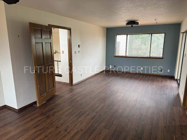 Building Photo - 5021 Calle Del Cielo NE
