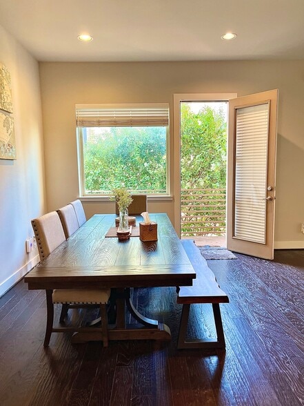 Building Photo - 2009 Patterson St